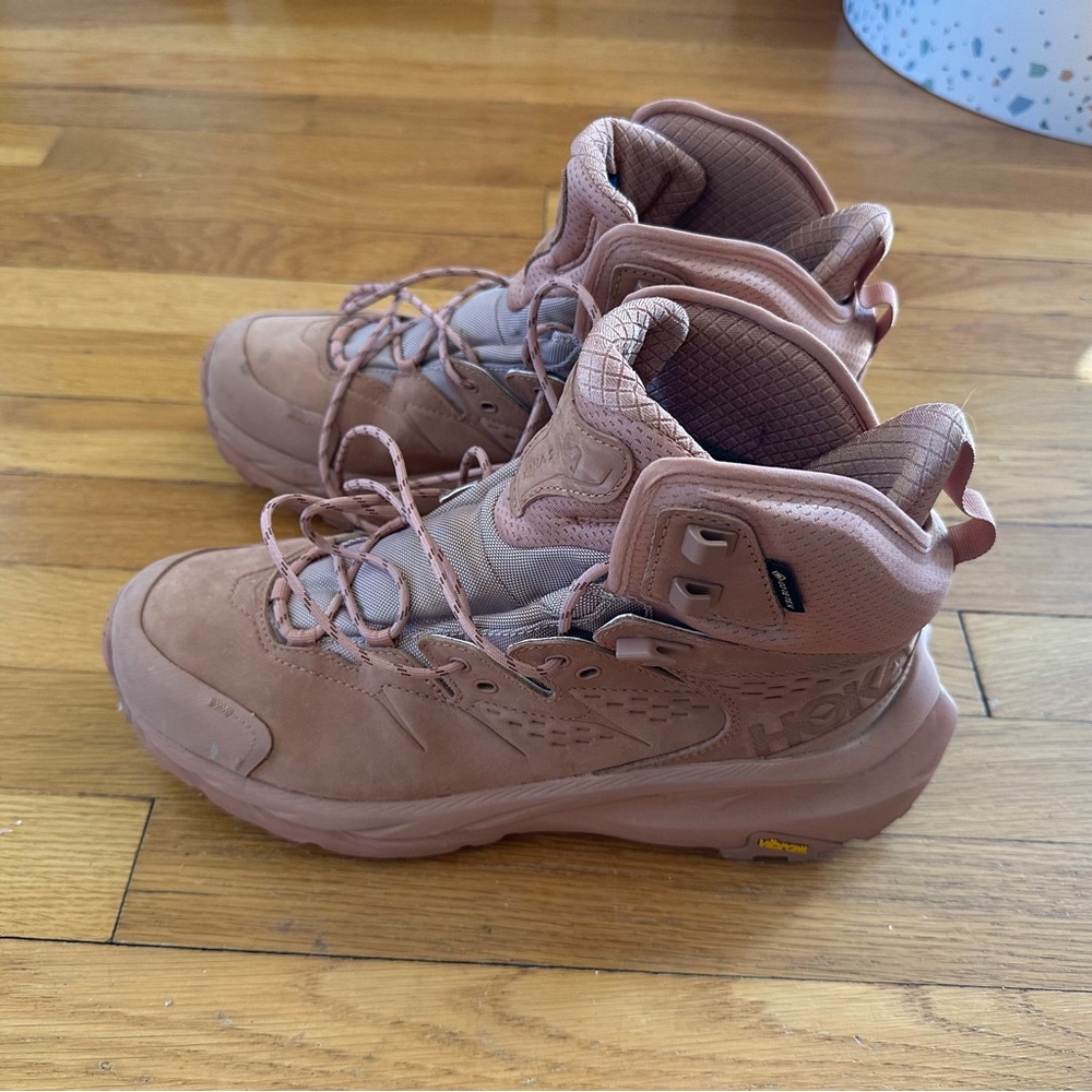 Hoka Kaha 2 pink boots